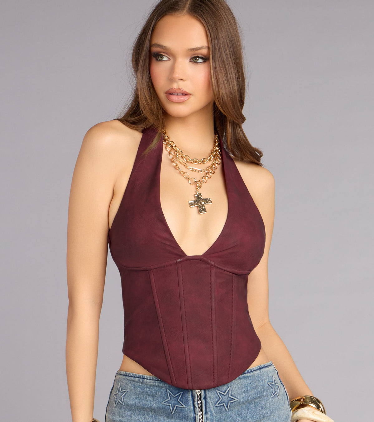 Top corsé halter de estilo innegable