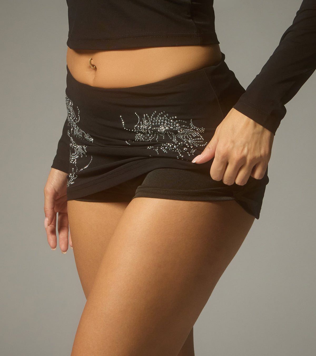 Doble problema: falda pantalón de dragón con pedrería brillante