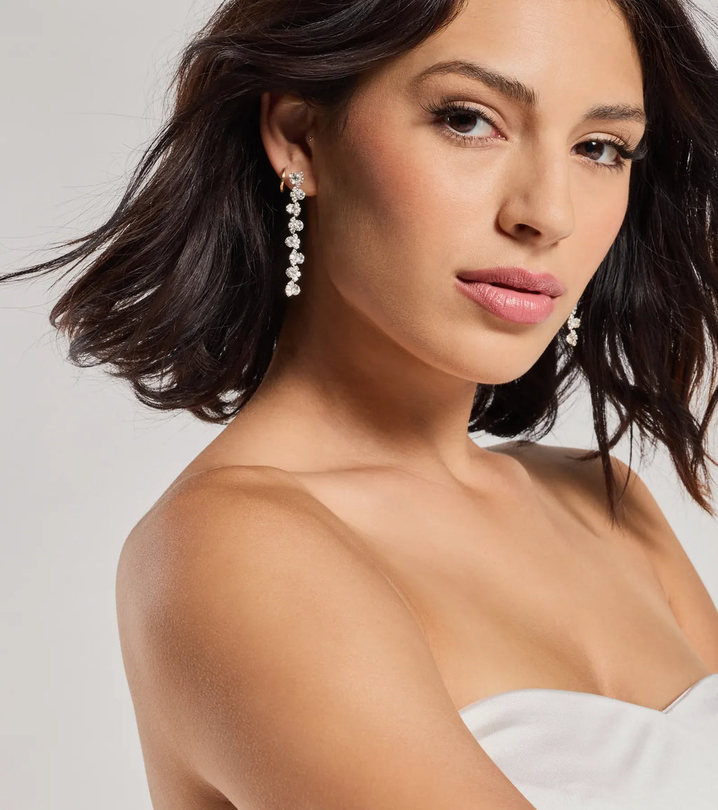 Pendientes largos elegantes y chic con pedrería
