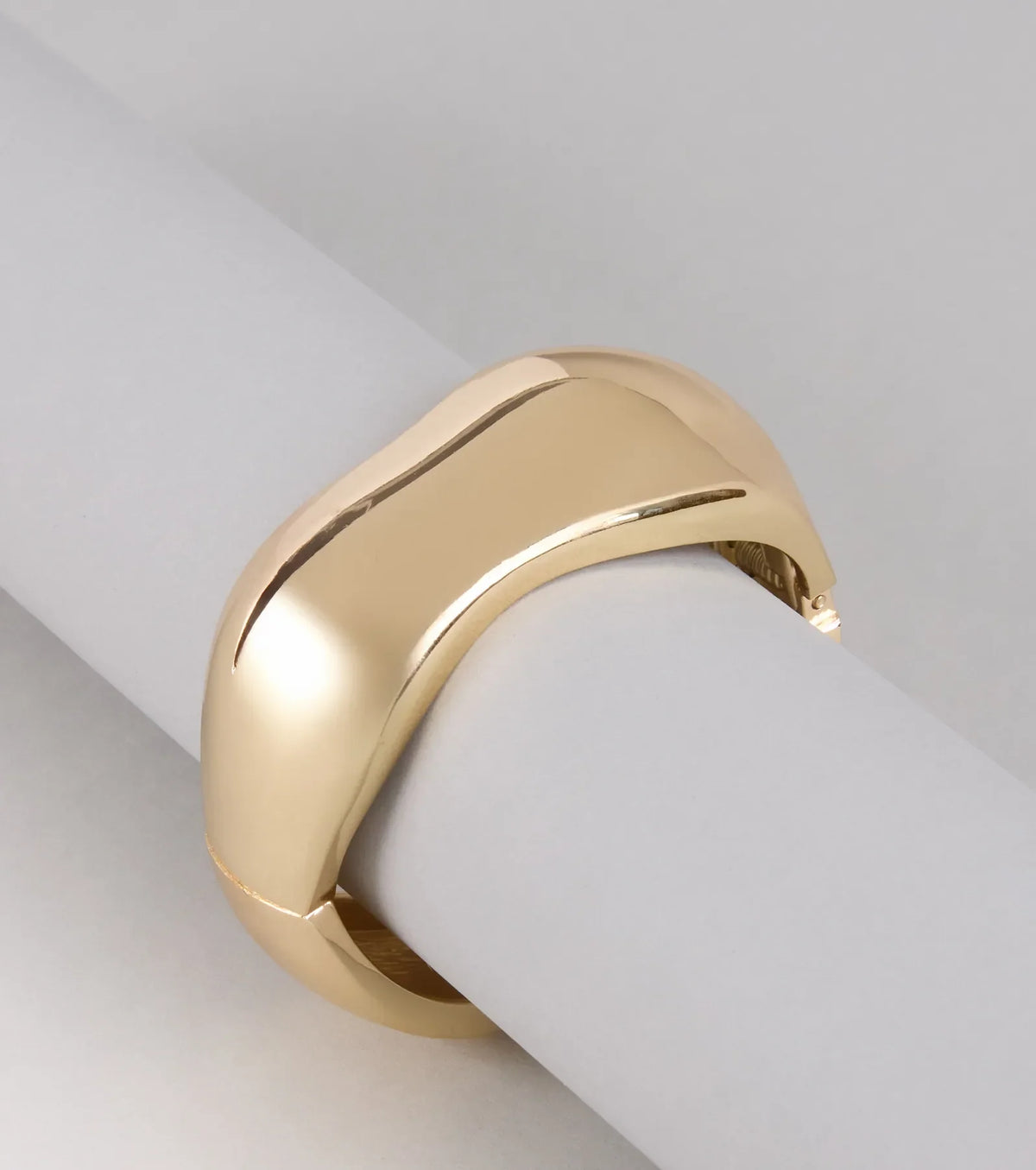 Pulsera tipo brazalete más elegante