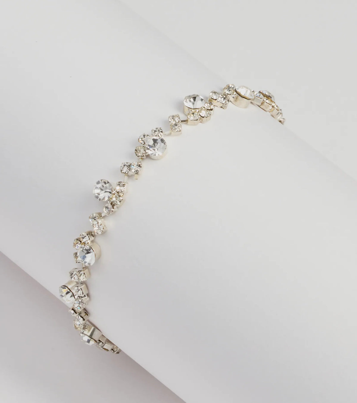 Pulsera elegante y delicada con broche de strass glamuroso