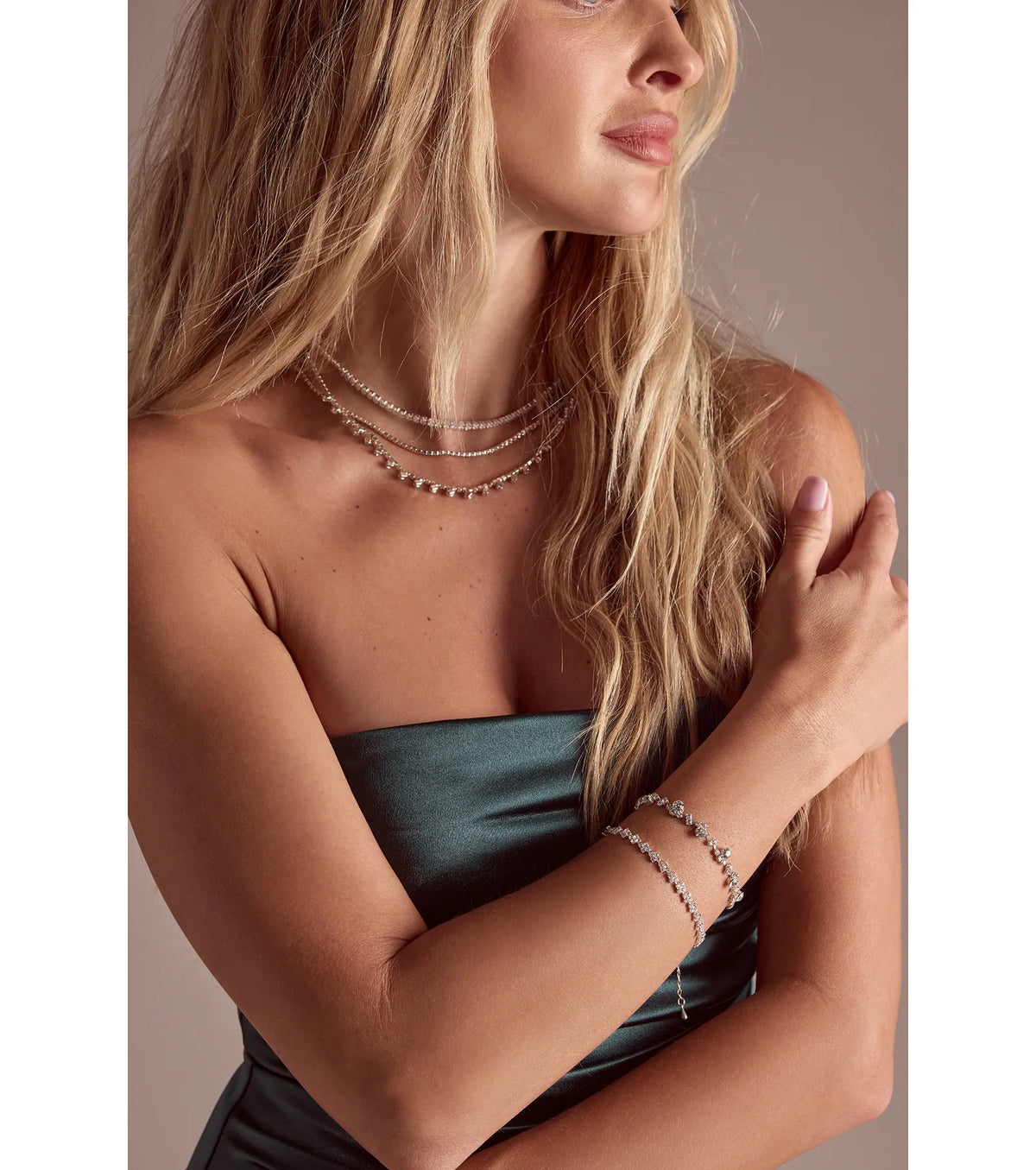 Pulsera elegante y delicada con broche de strass glamuroso