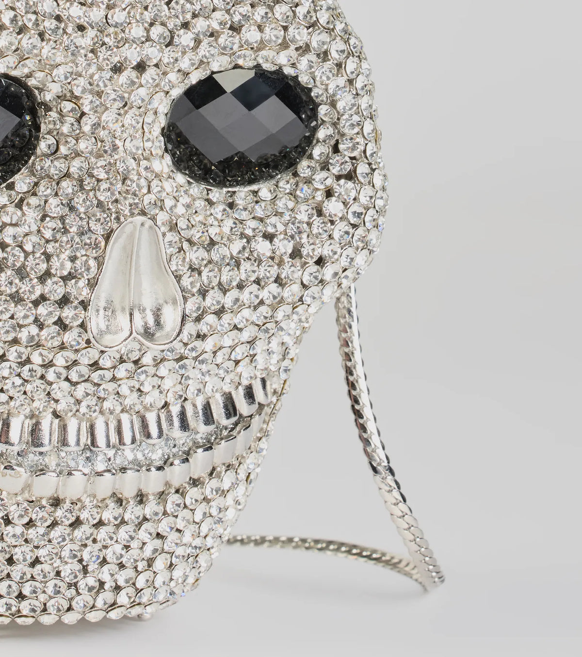 Clutch glamuroso de calavera con pedrería: bolso llamativo, espeluznante y chic