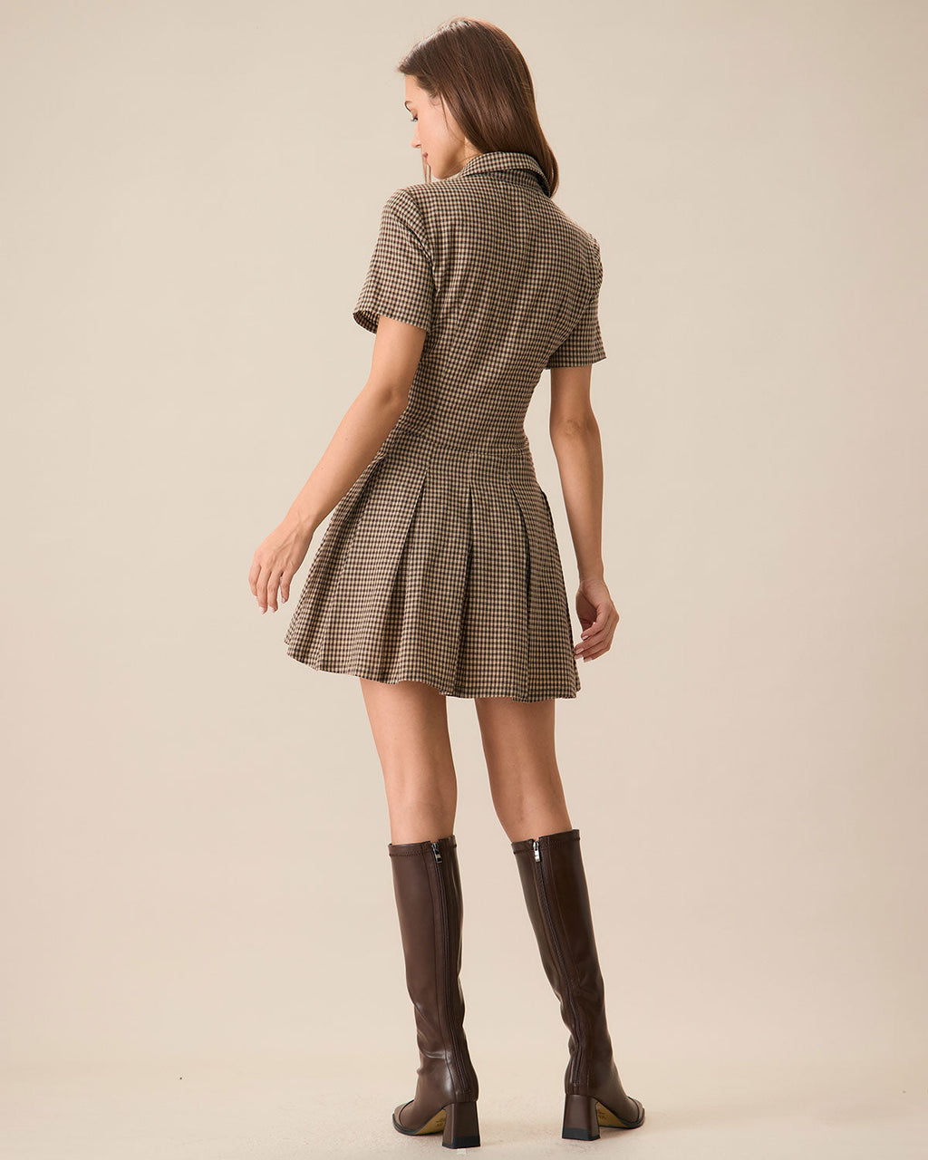 Vestido mini elegante de cuadros marrones con solapa y plisado
