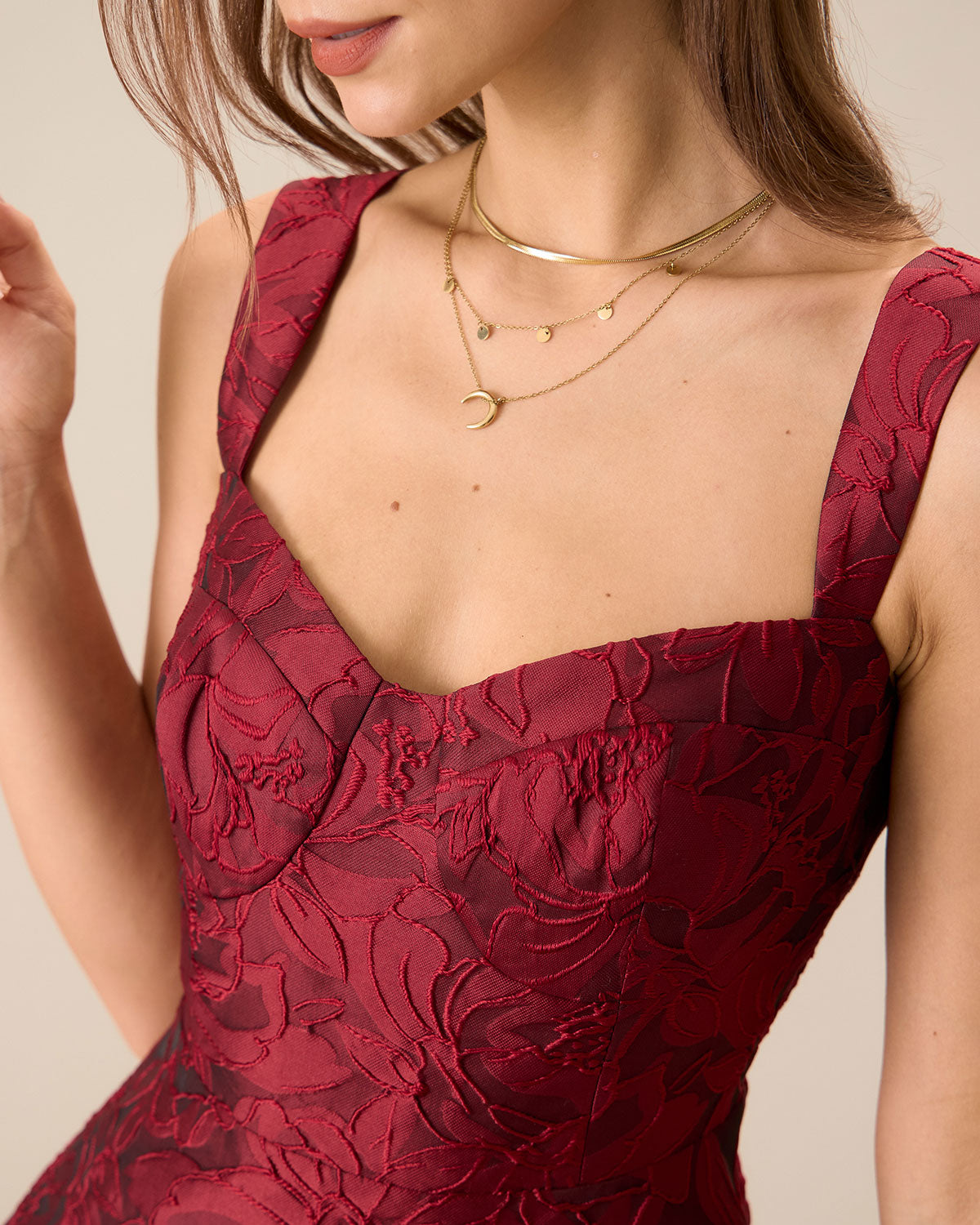 Vestido rojo de jacquard con escote corazón