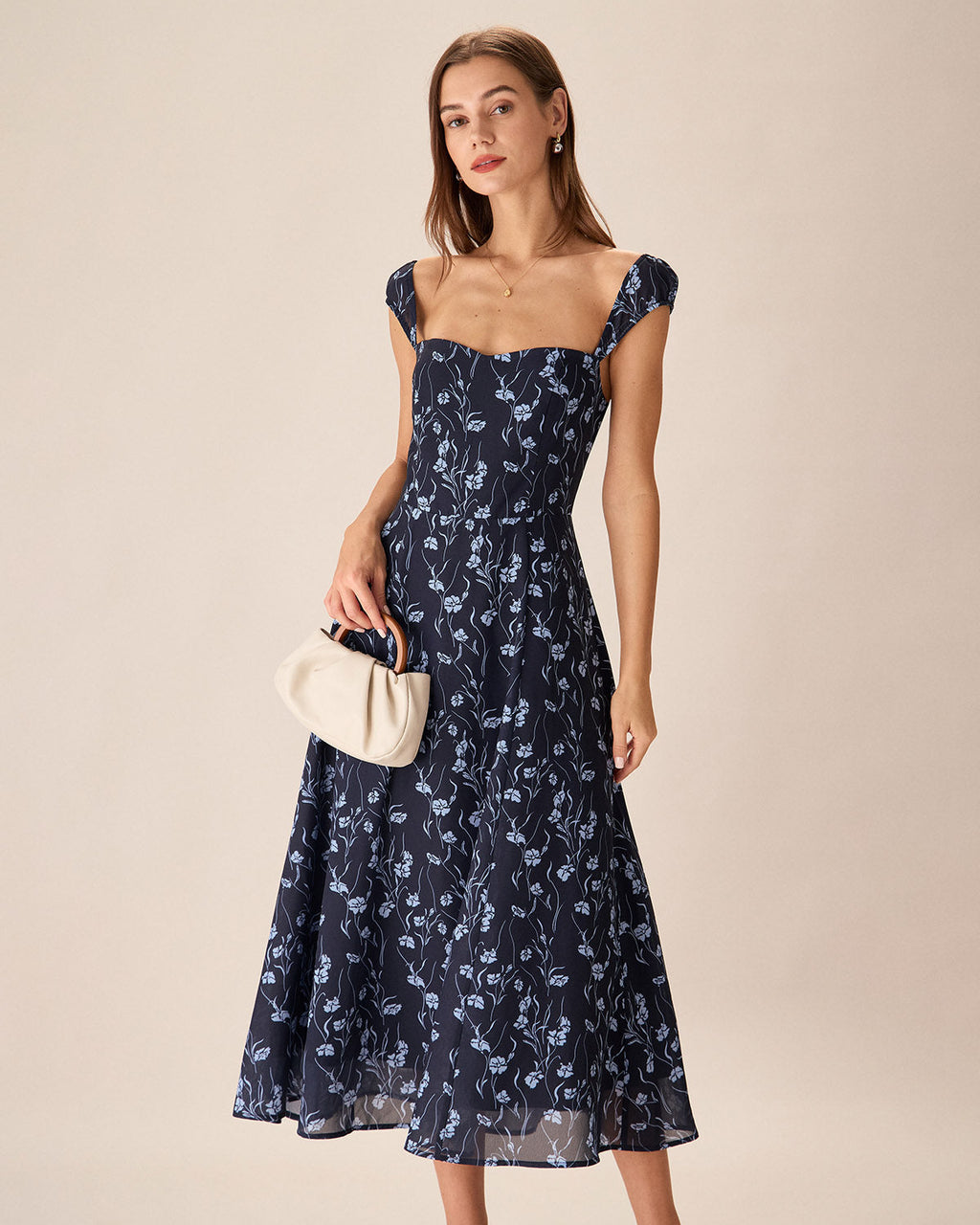 Vestido azul marino floral con escote