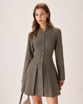Elegante vestido mini marrón plisado con botones frontales