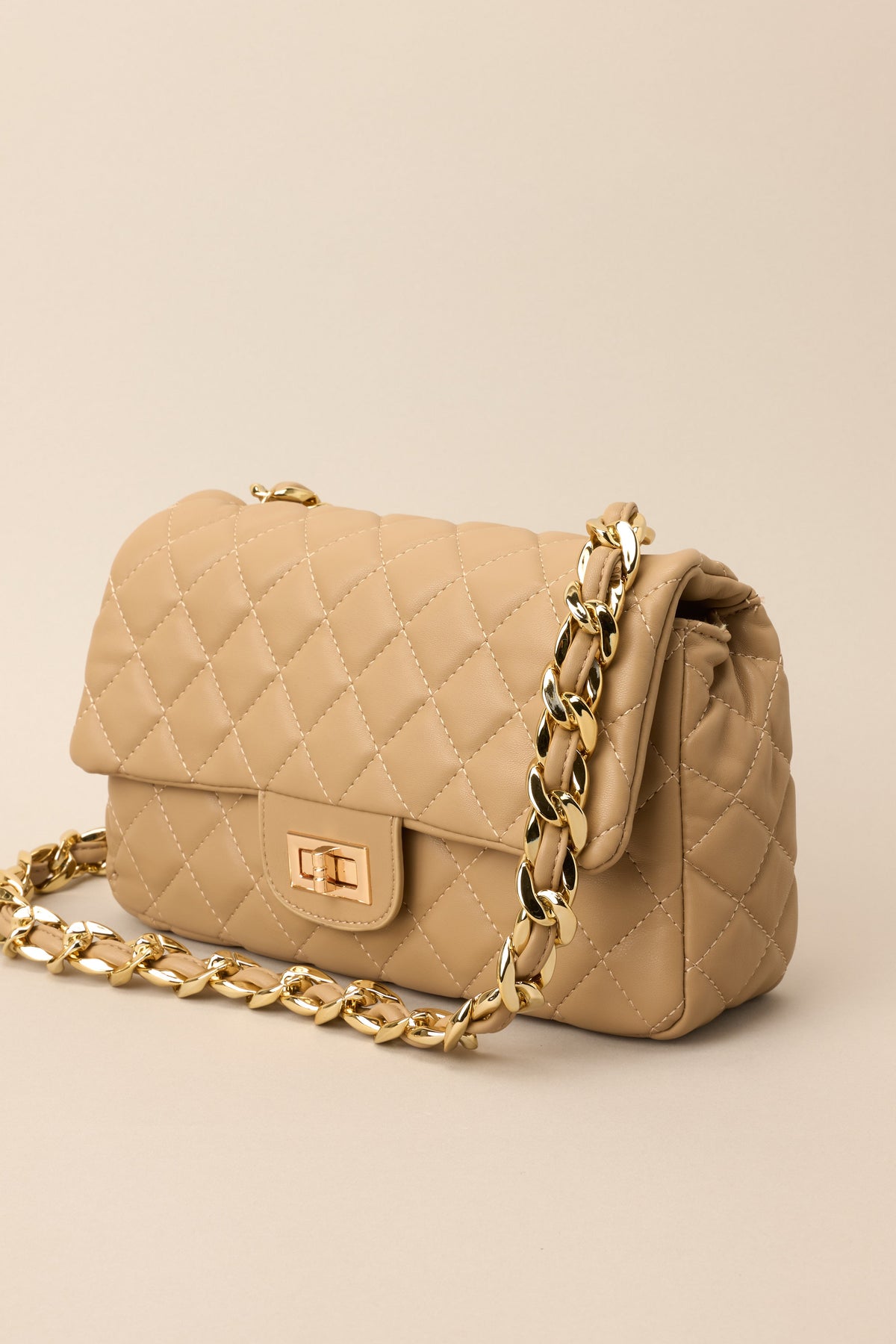 Bolso acolchado color tostado Innegable