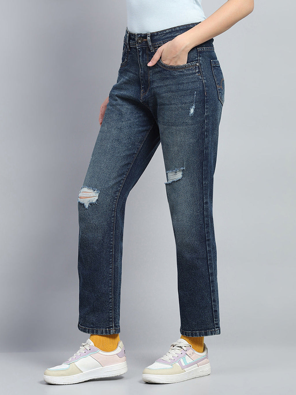 Jeans de mezclilla azules para mujer, de corte recto y ligeramente desgastados