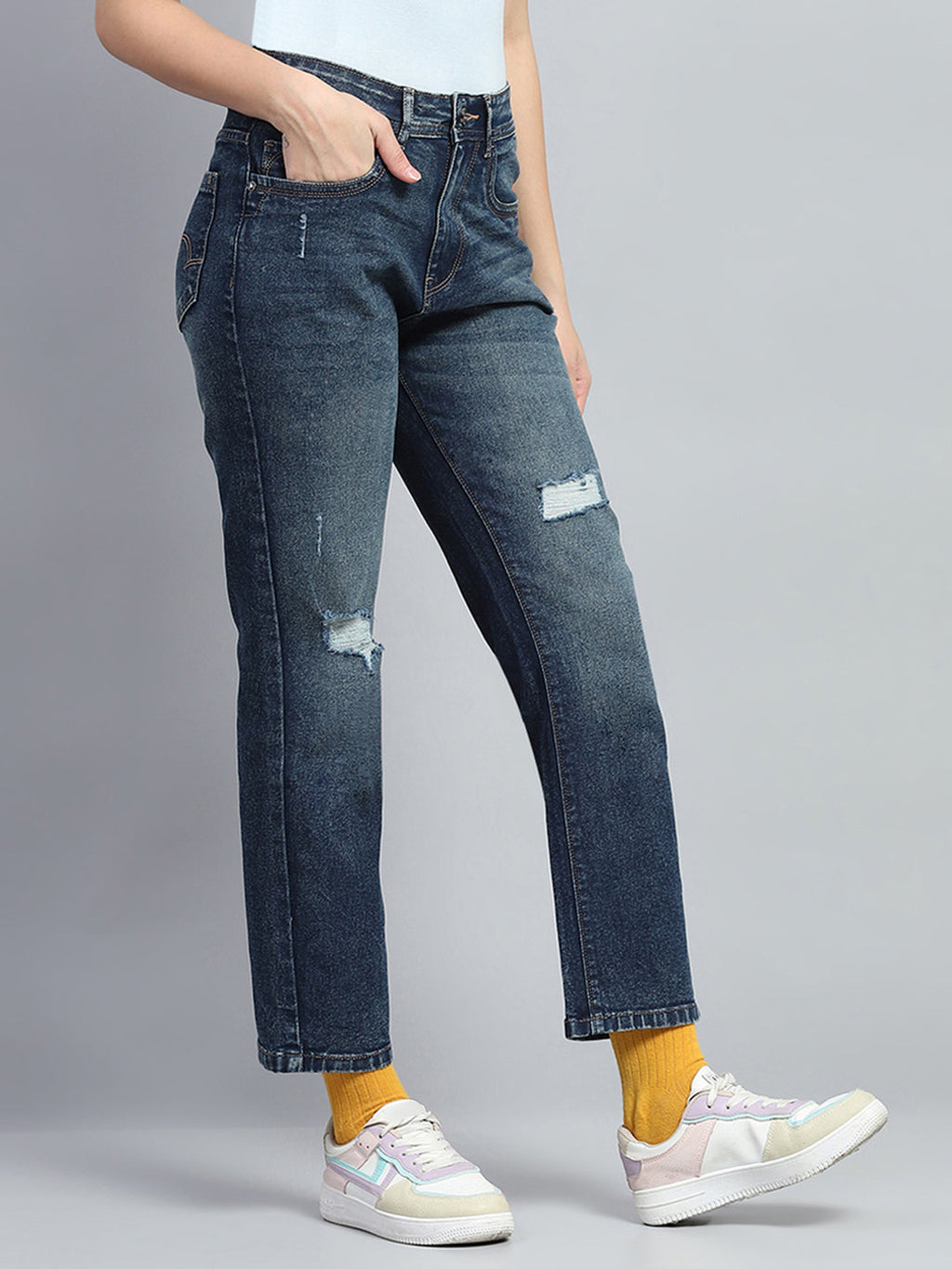Jeans de mezclilla azules para mujer, de corte recto y ligeramente desgastados