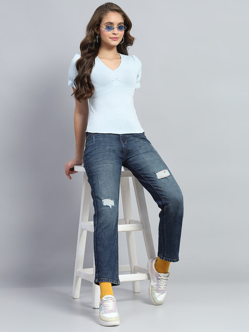 Jeans de mezclilla azules para mujer, de corte recto y ligeramente desgastados