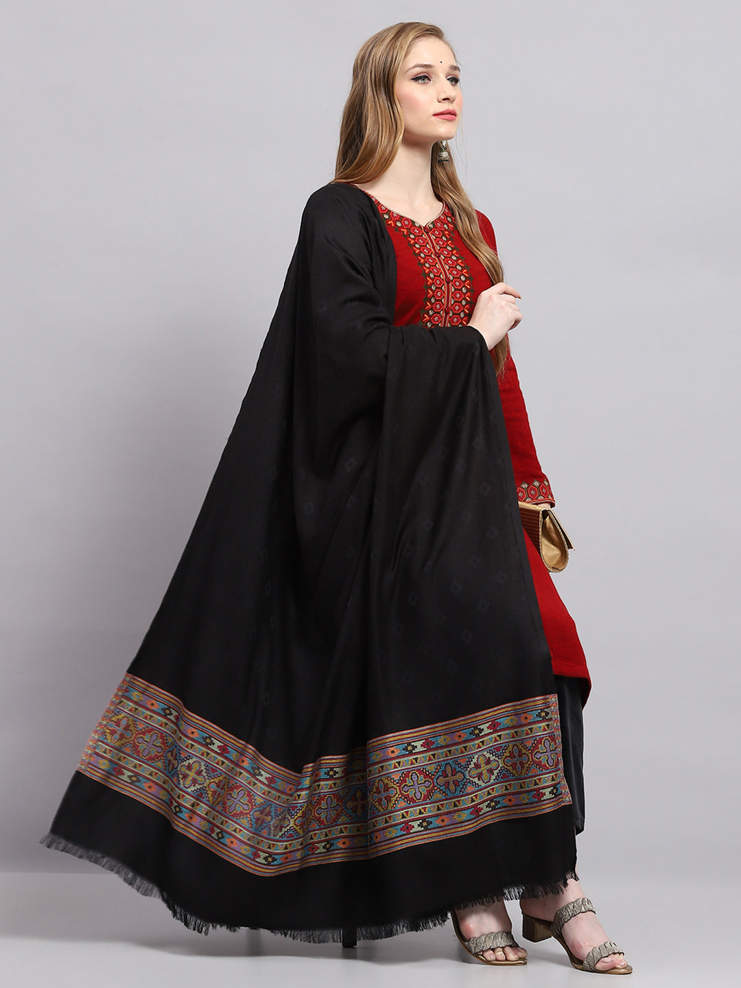 Chal negro con diseño para mujer