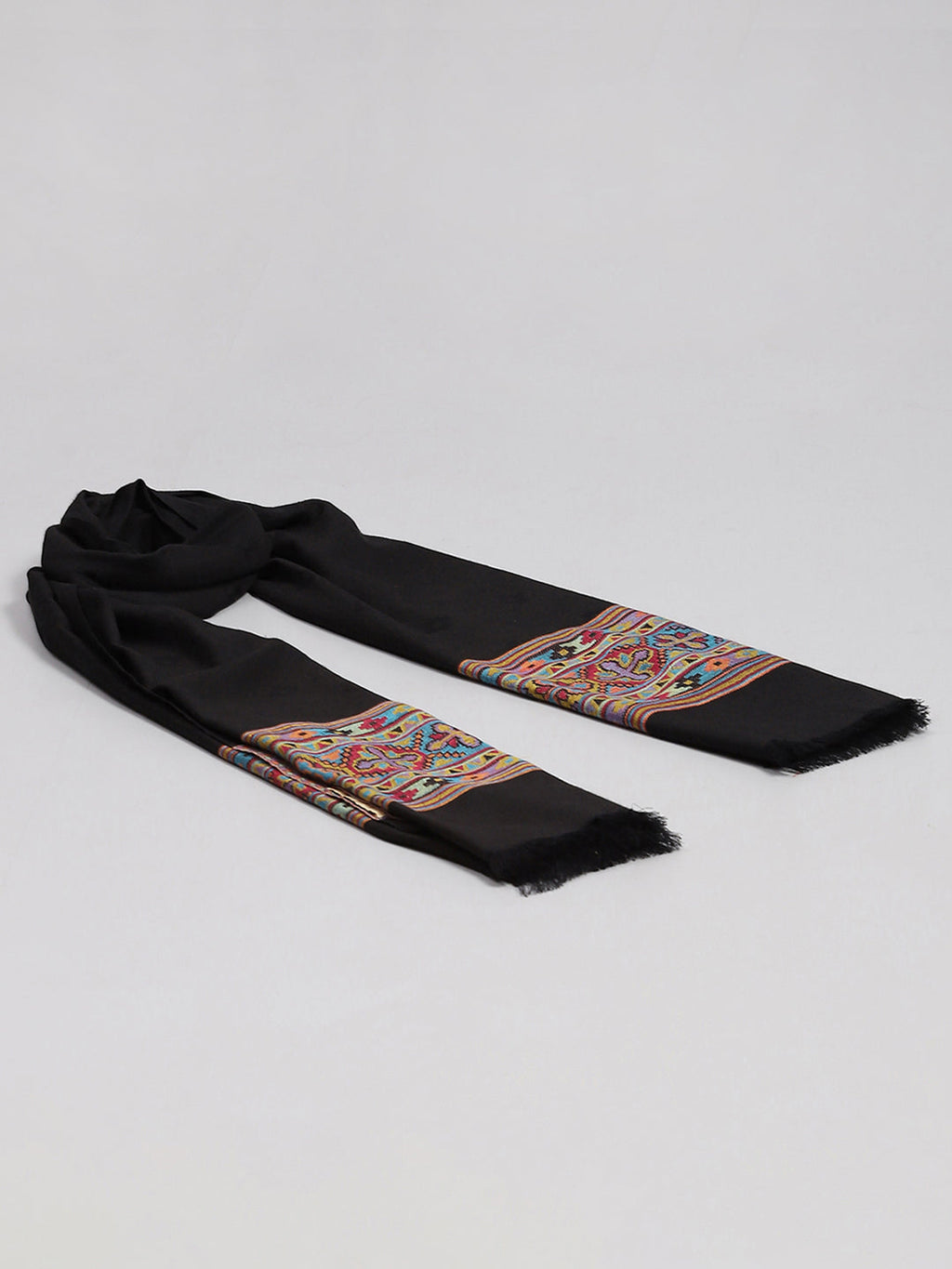 Chal negro con diseño para mujer