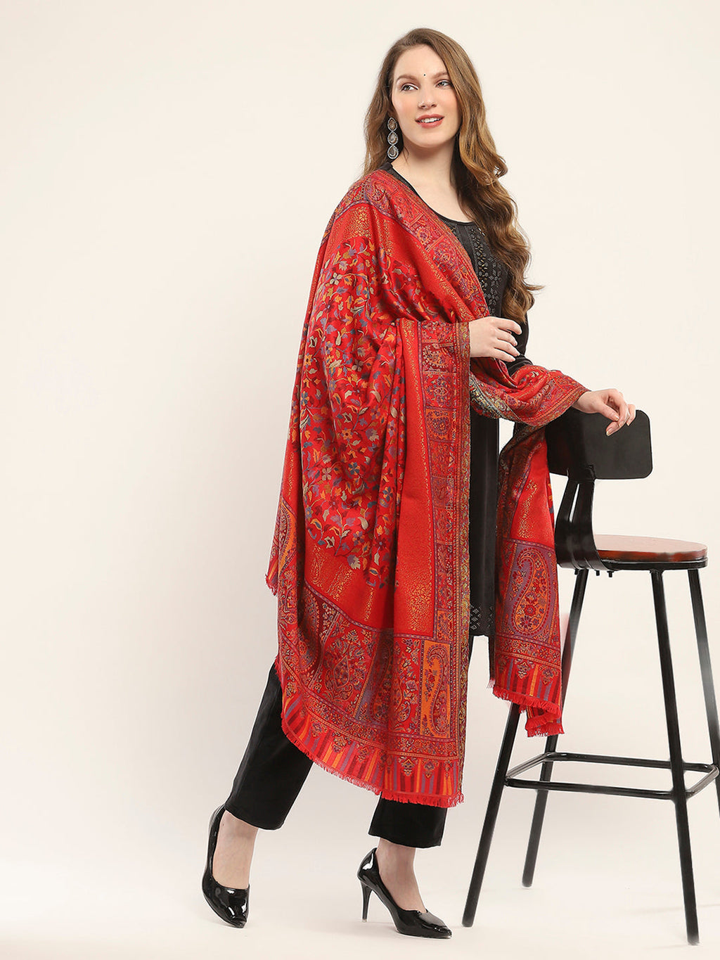 Chal rojo con diseño para mujer