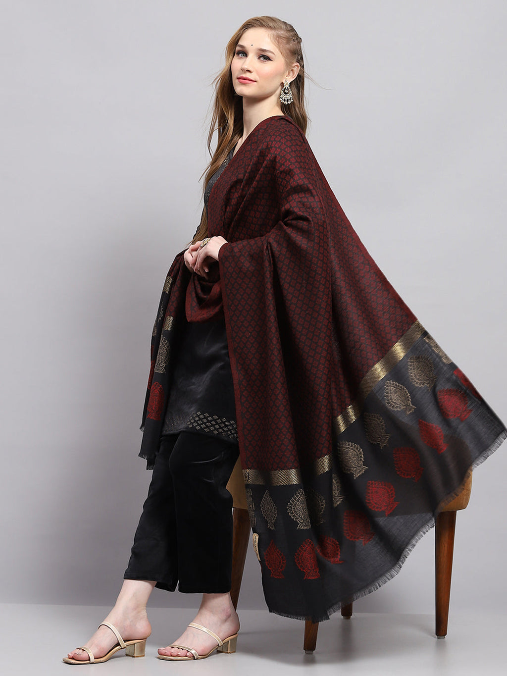Chal granate con diseño propio para mujer