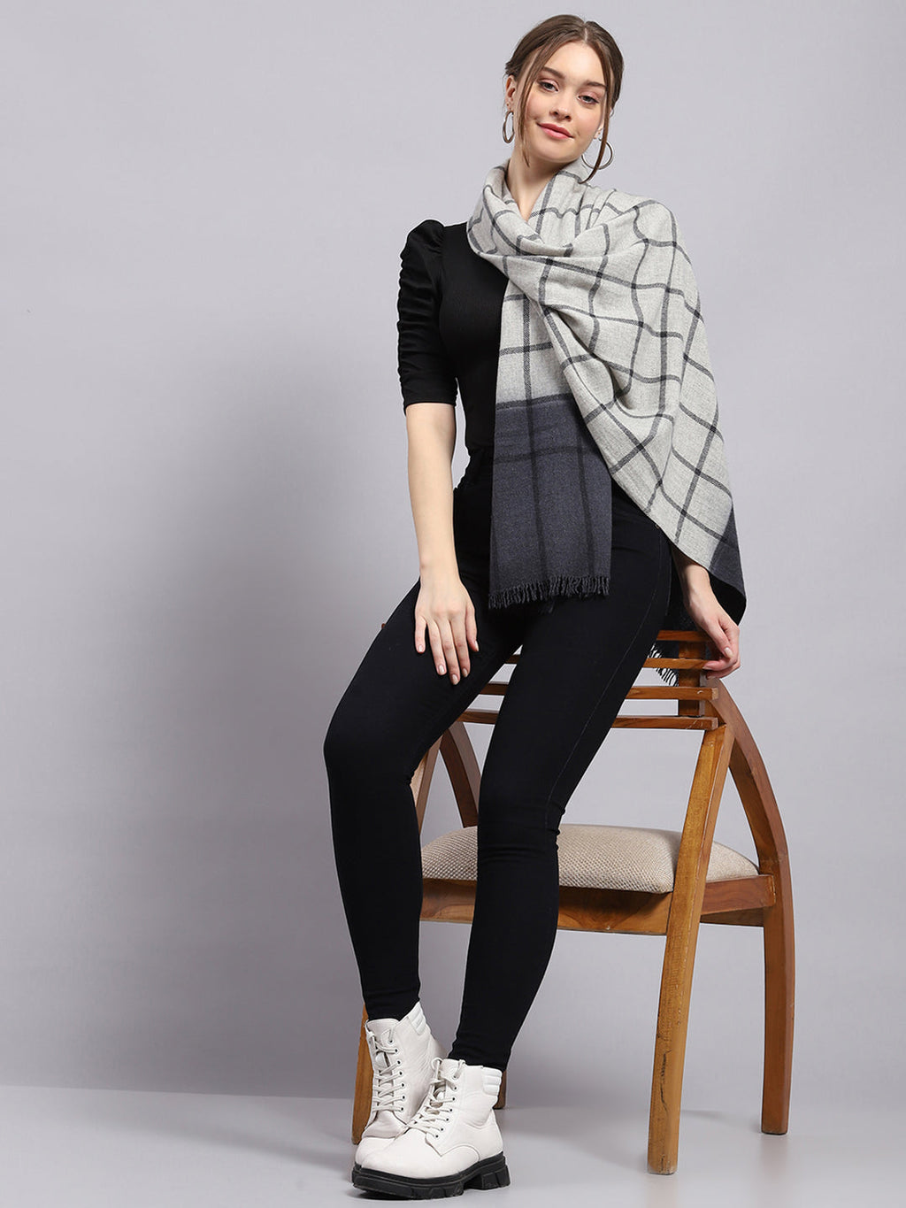 Estola gris a cuadros para mujer