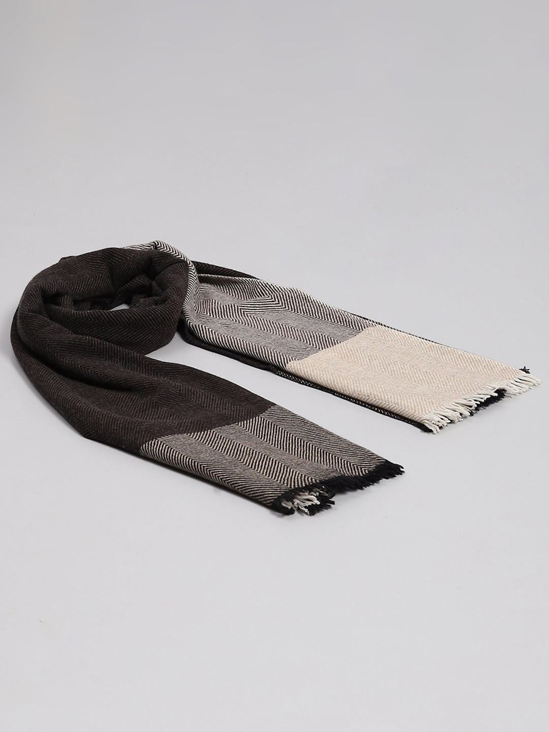 Estola gris de diseño propio para mujer