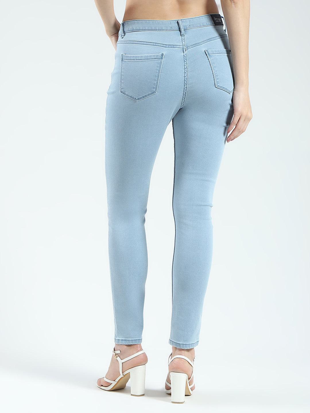 Jeans de mezclilla azules lisos de corte ajustado para mujer