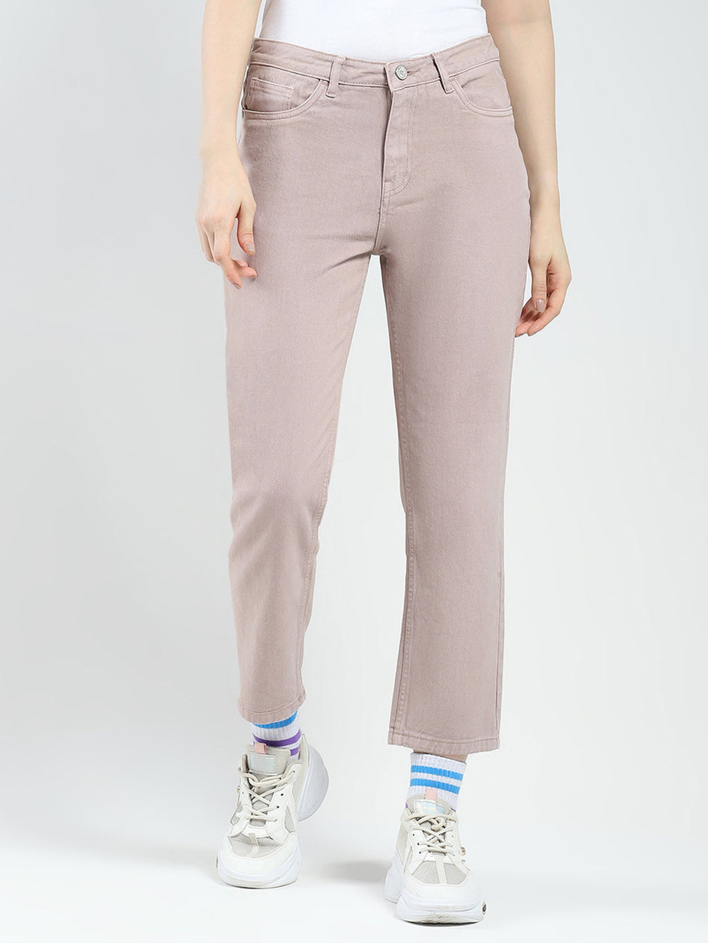 Jeans de mezclilla ajustados de color óxido para mujer