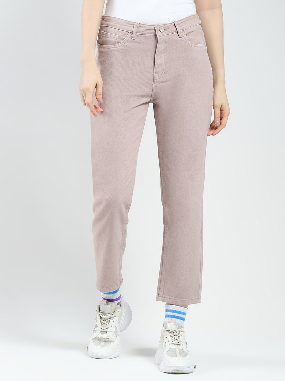 Jeans de mezclilla ajustados de color óxido para mujer