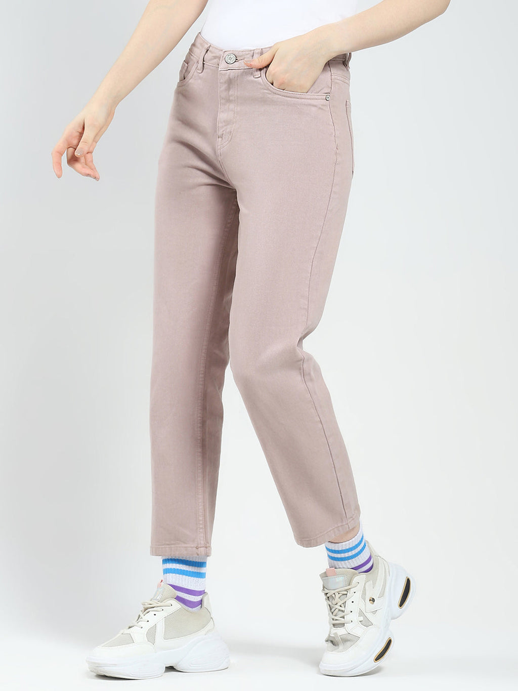 Jeans de mezclilla ajustados de color óxido para mujer