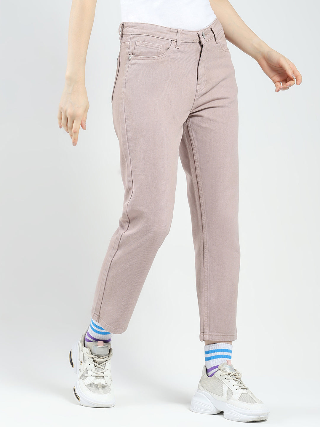 Jeans de mezclilla ajustados de color óxido para mujer