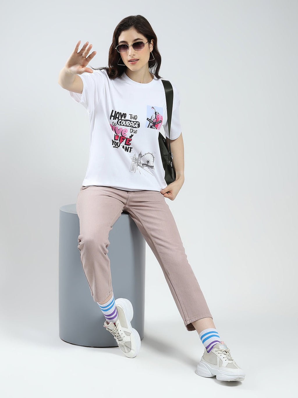 Jeans de mezclilla ajustados de color óxido para mujer