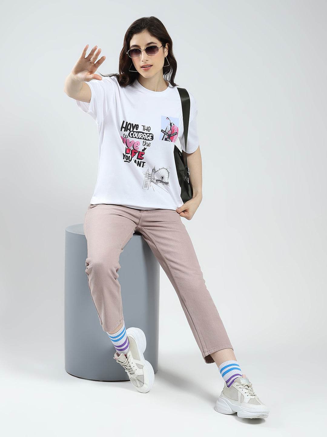 Jeans de mezclilla ajustados de color óxido para mujer