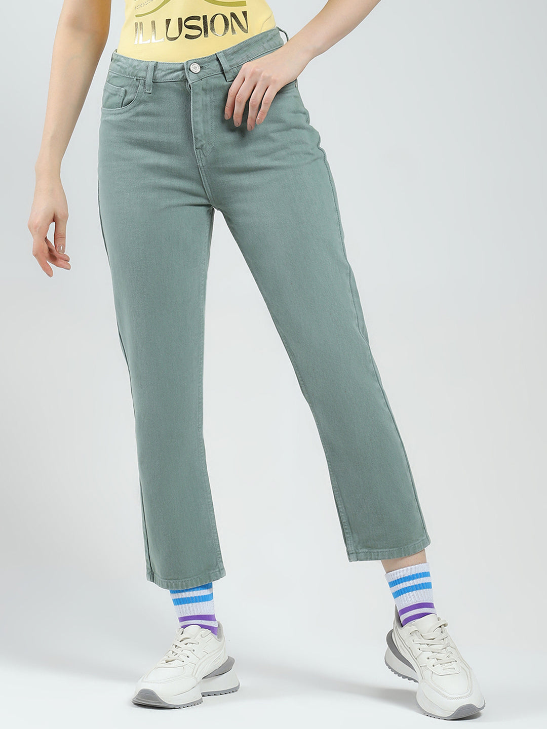 Jeans de mezclilla verdes lisos de corte entallado para mujer