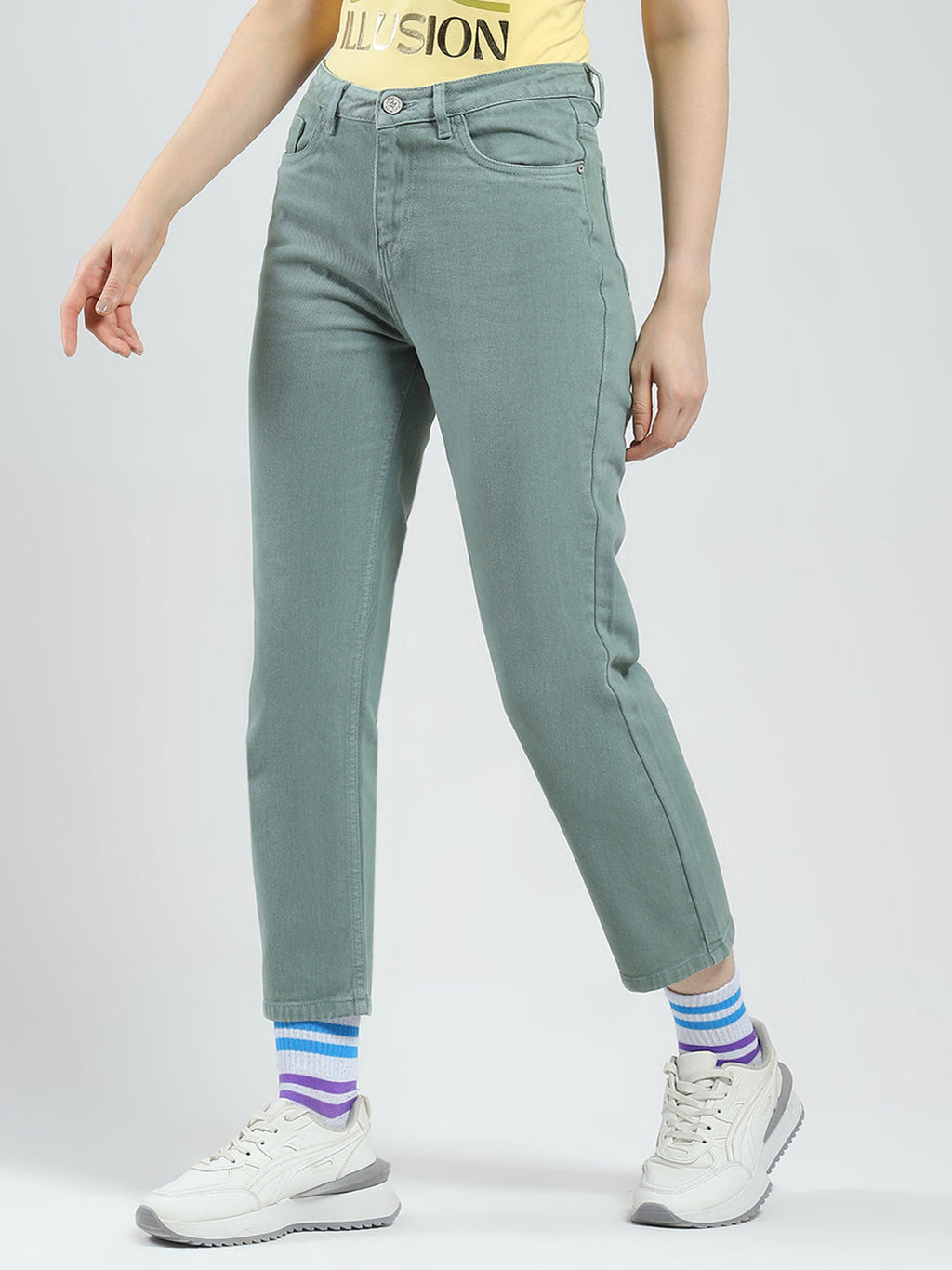 Jeans de mezclilla verdes lisos de corte entallado para mujer