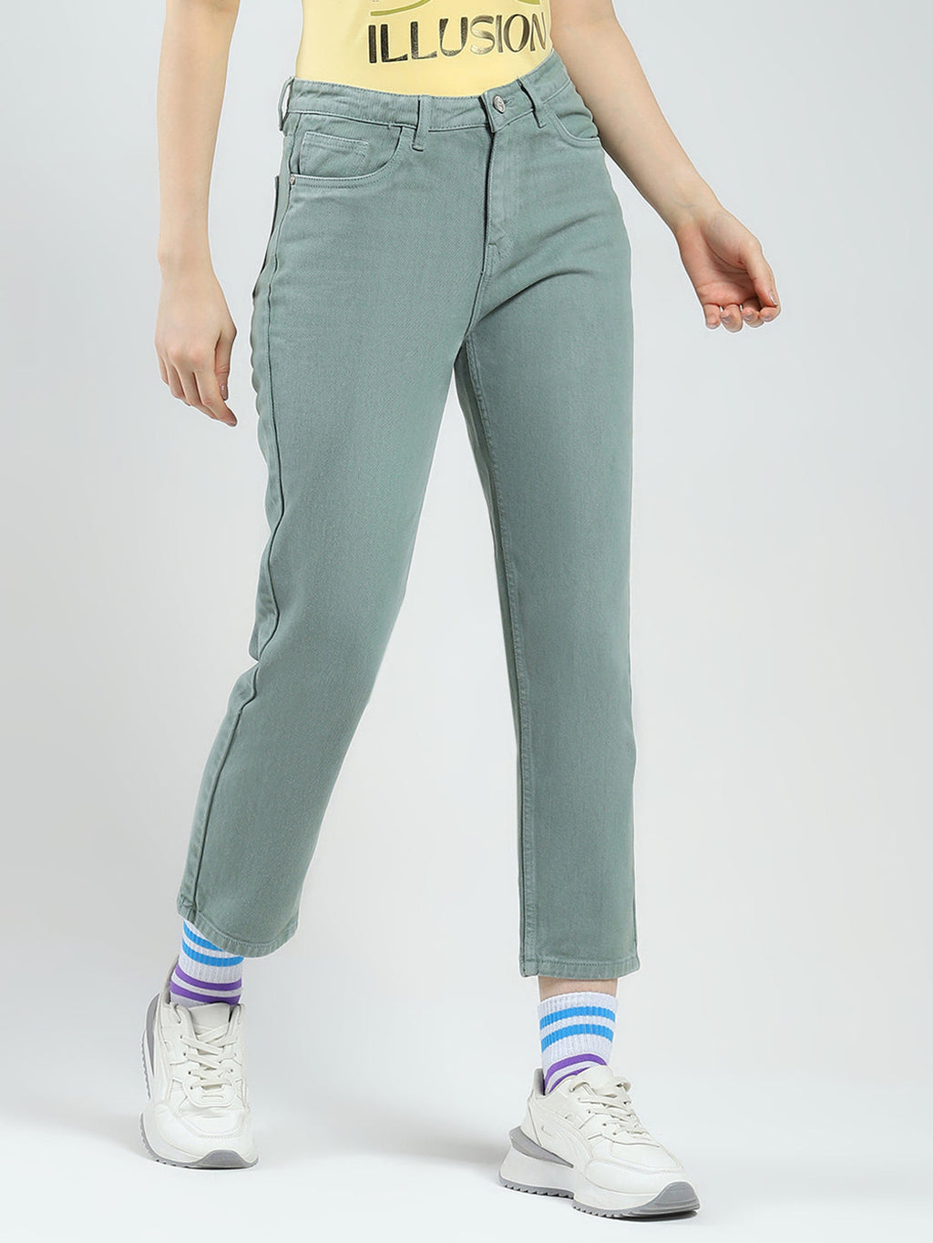 Jeans de mezclilla verdes lisos de corte entallado para mujer