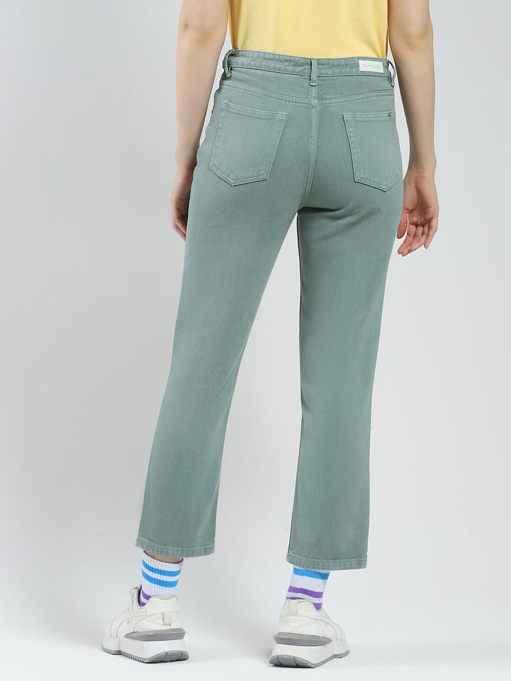 Jeans de mezclilla verdes lisos de corte entallado para mujer