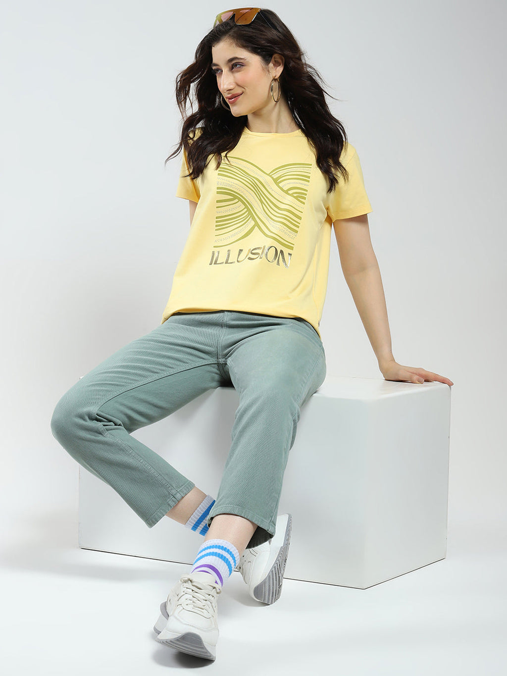 Jeans de mezclilla verdes lisos de corte entallado para mujer