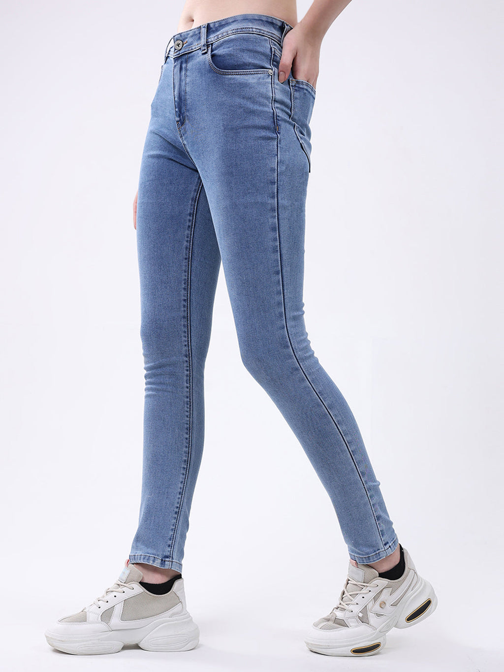 Jeans de mezclilla azules lisos de corte entallado para mujer
