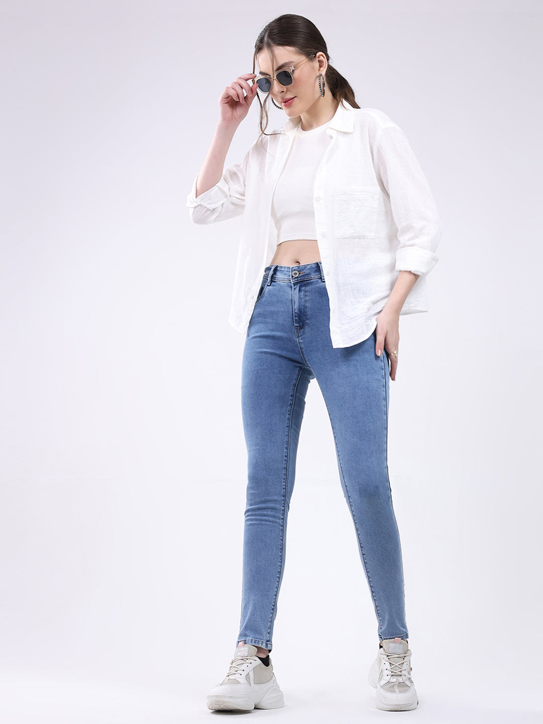 Jeans de mezclilla azules lisos de corte entallado para mujer