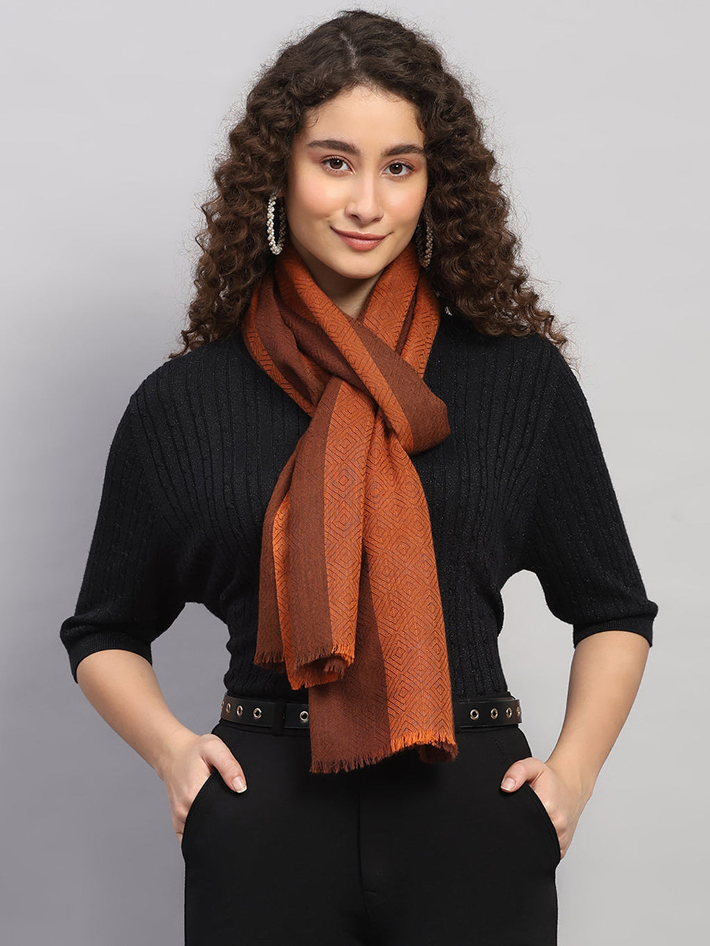 Estola de lana multicolor con diseño propio para mujer: elegante y abrigada