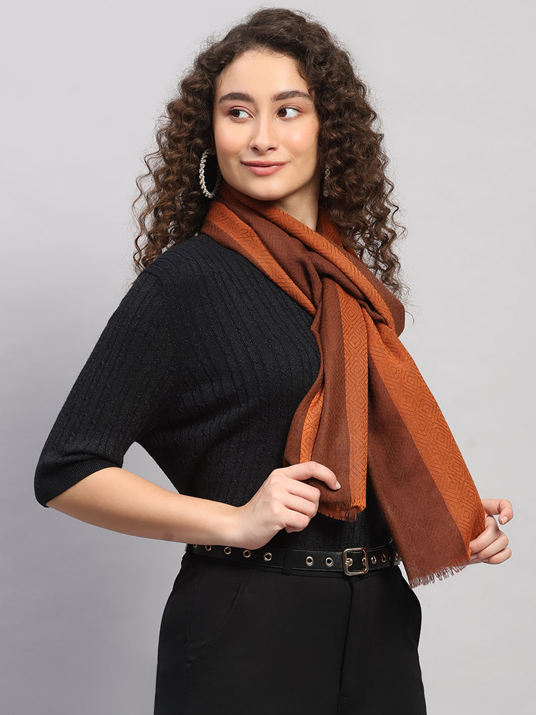 Estola de lana multicolor con diseño propio para mujer: elegante y abrigada