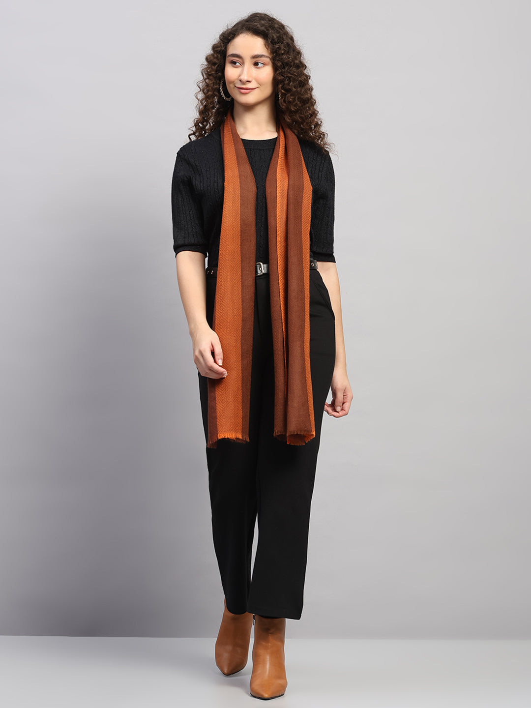 Estola de lana multicolor con diseño propio para mujer: elegante y abrigada