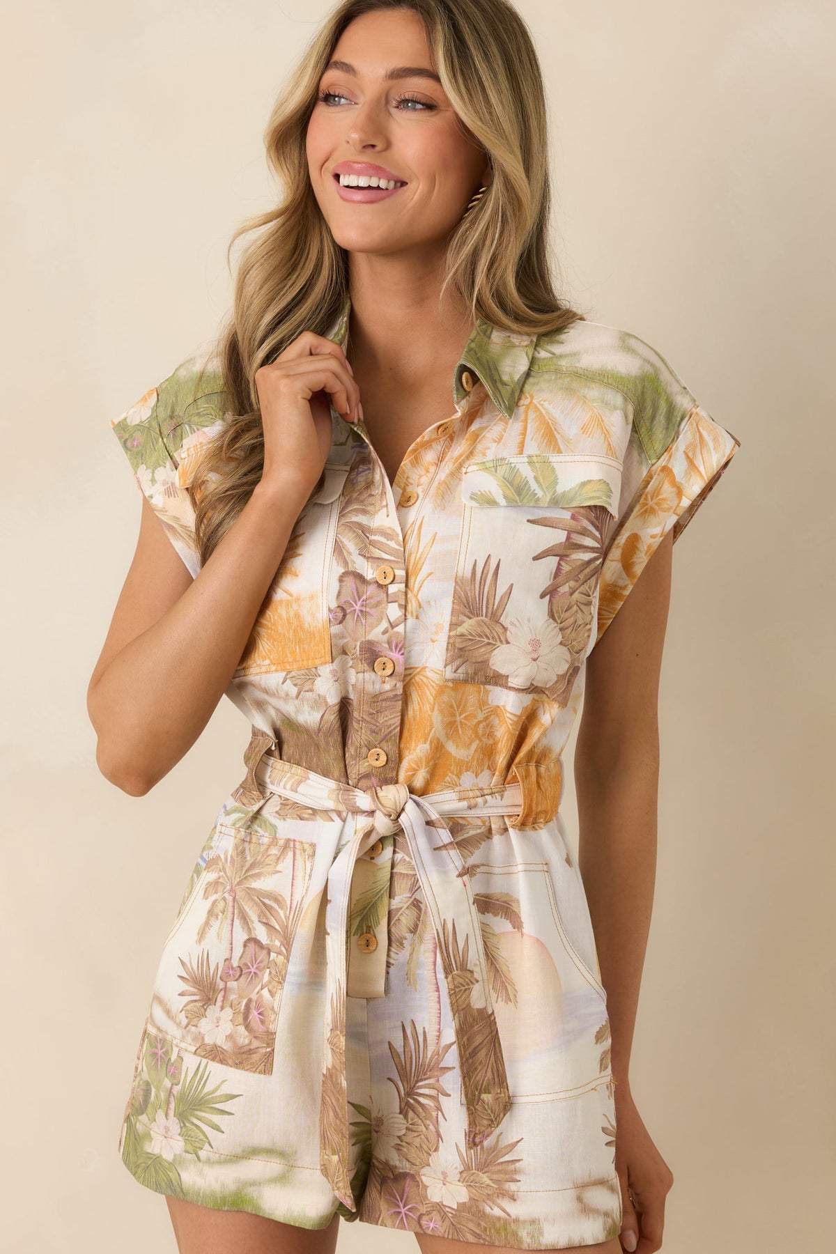 Aylaya Maya Mono Corto con Cinturón y Estampado Tropical Multicolor para Playa – Elegante Mono de Verano