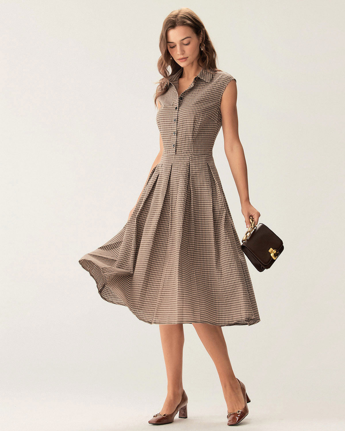 Vestido plisado de cuadros marrones