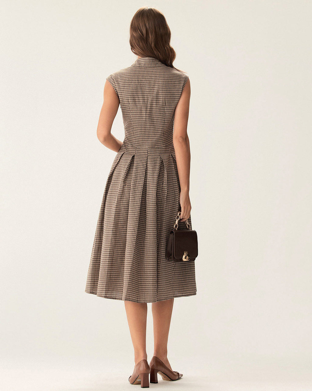 Vestido plisado de cuadros marrones