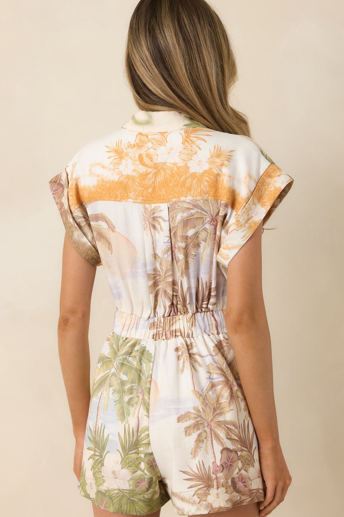 Aylaya Maya Mono Corto con Cinturón y Estampado Tropical Multicolor para Playa – Elegante Mono de Verano