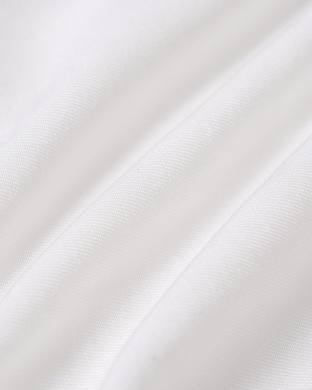 Falda mini blanca elegante fruncida con botones delanteros