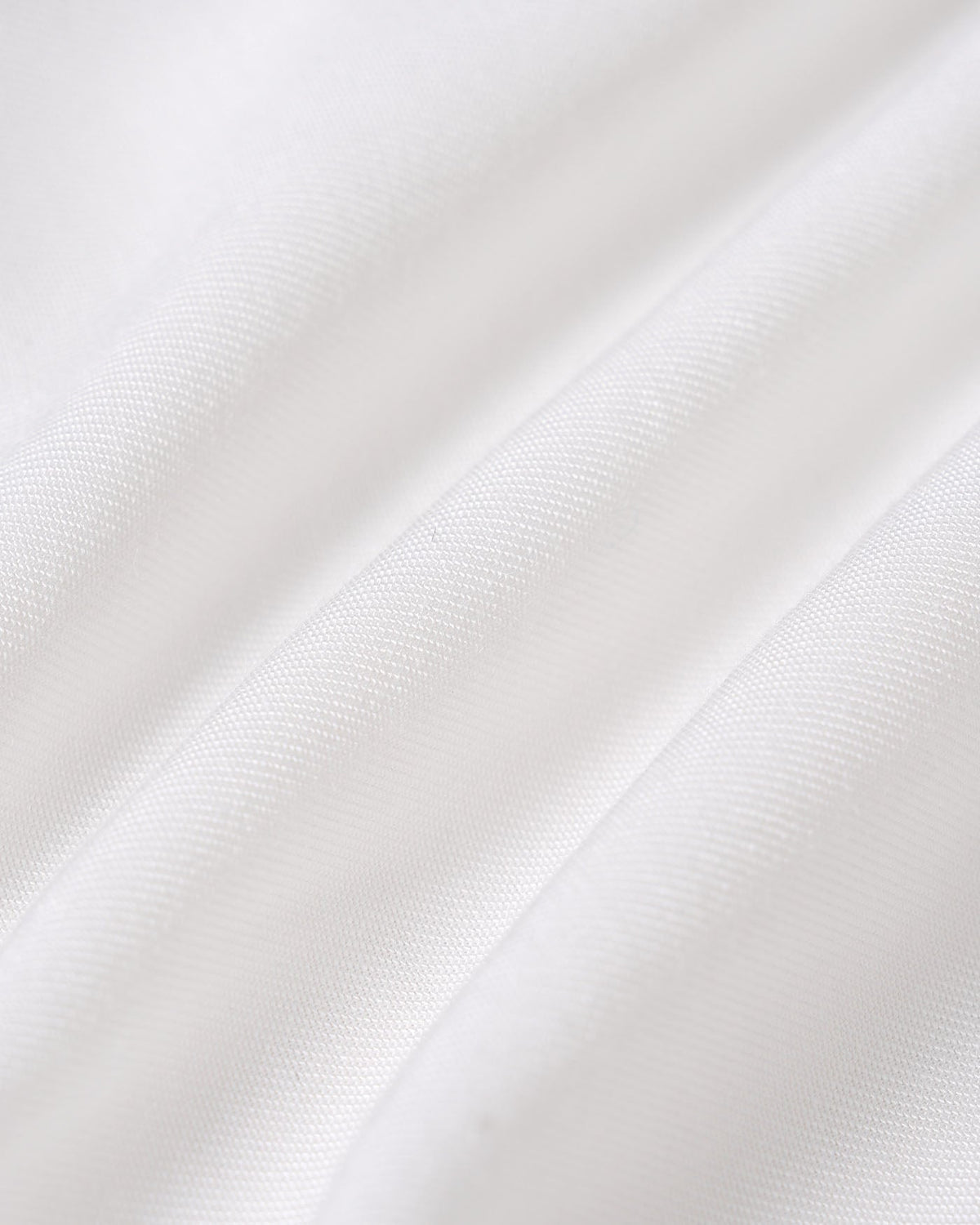 Falda mini blanca elegante fruncida con botones delanteros