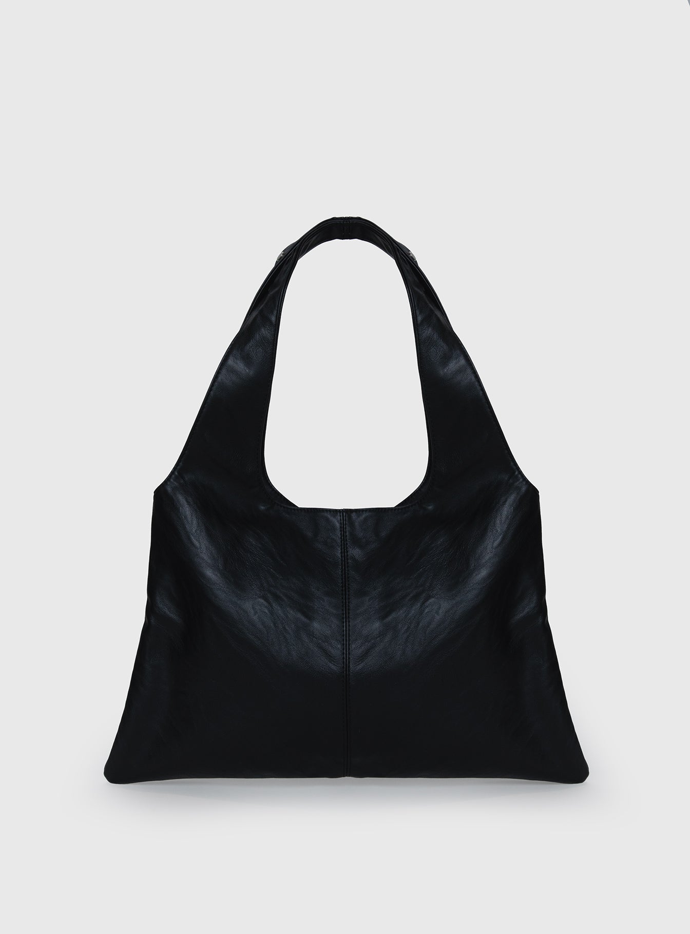 Bolso con tachuelas