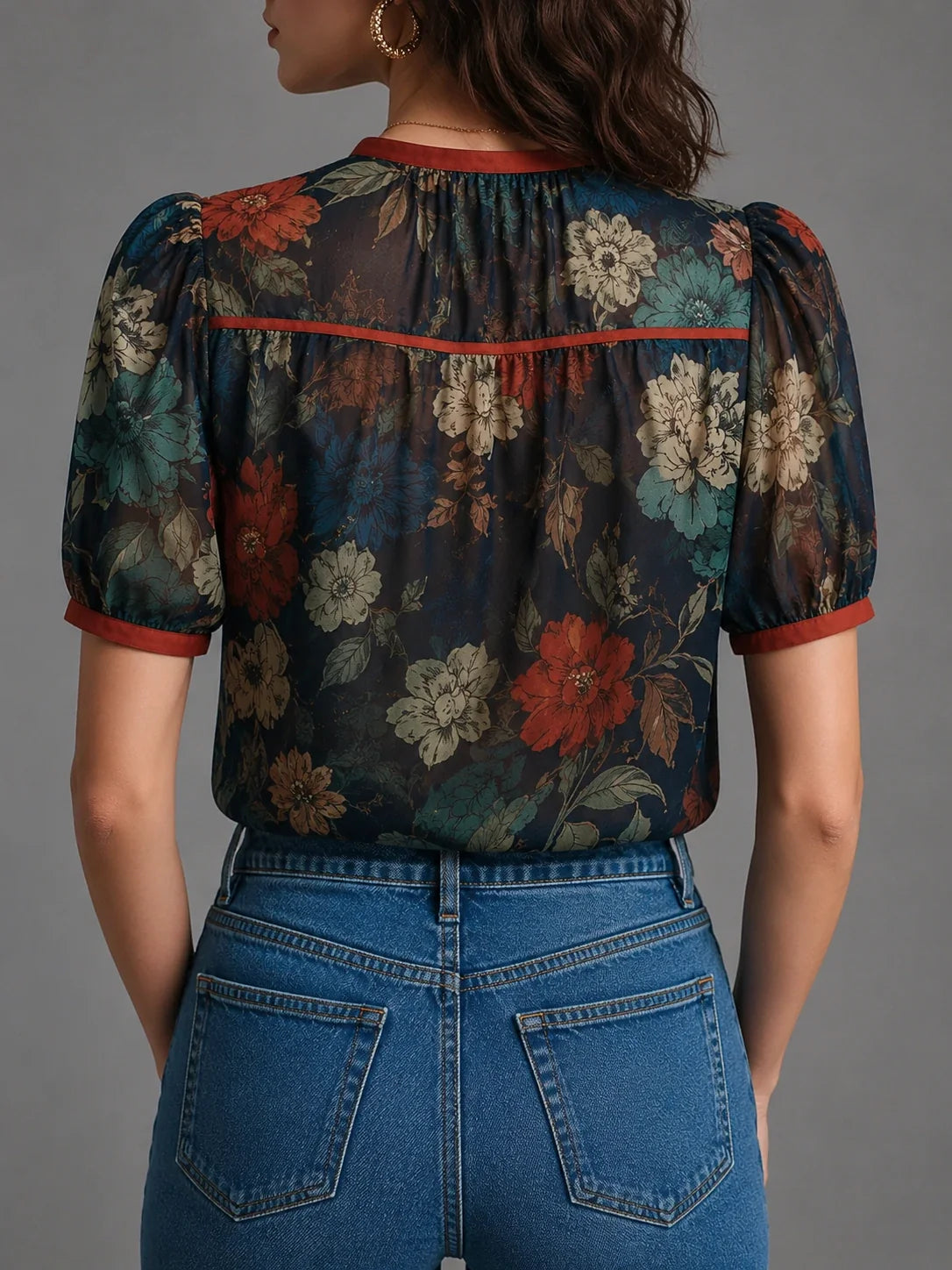Blusa vintage con estampado botánico