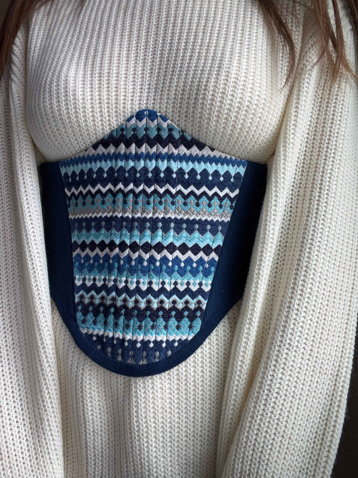 Cinturón elegante azul con ramillete
