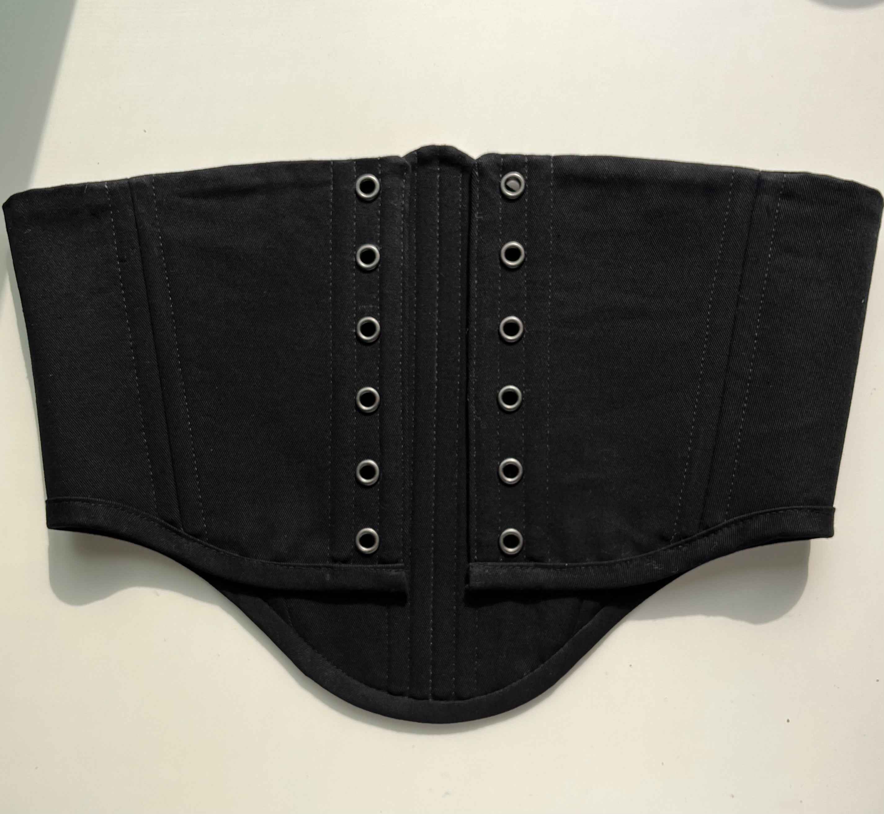 Corsé negro de damasco