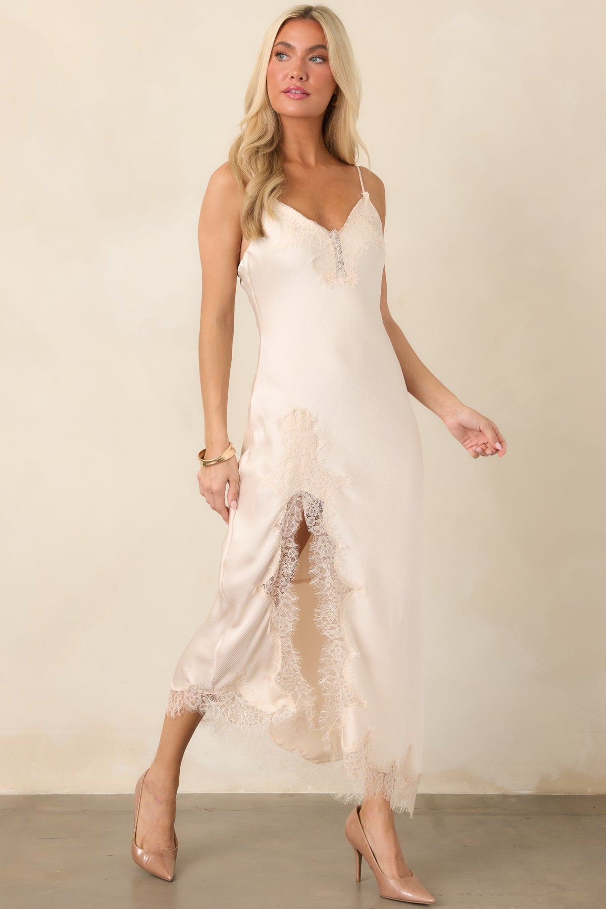 Vestido lencero de satén marfil