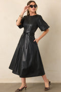Vestido negro de cuero de manga corta